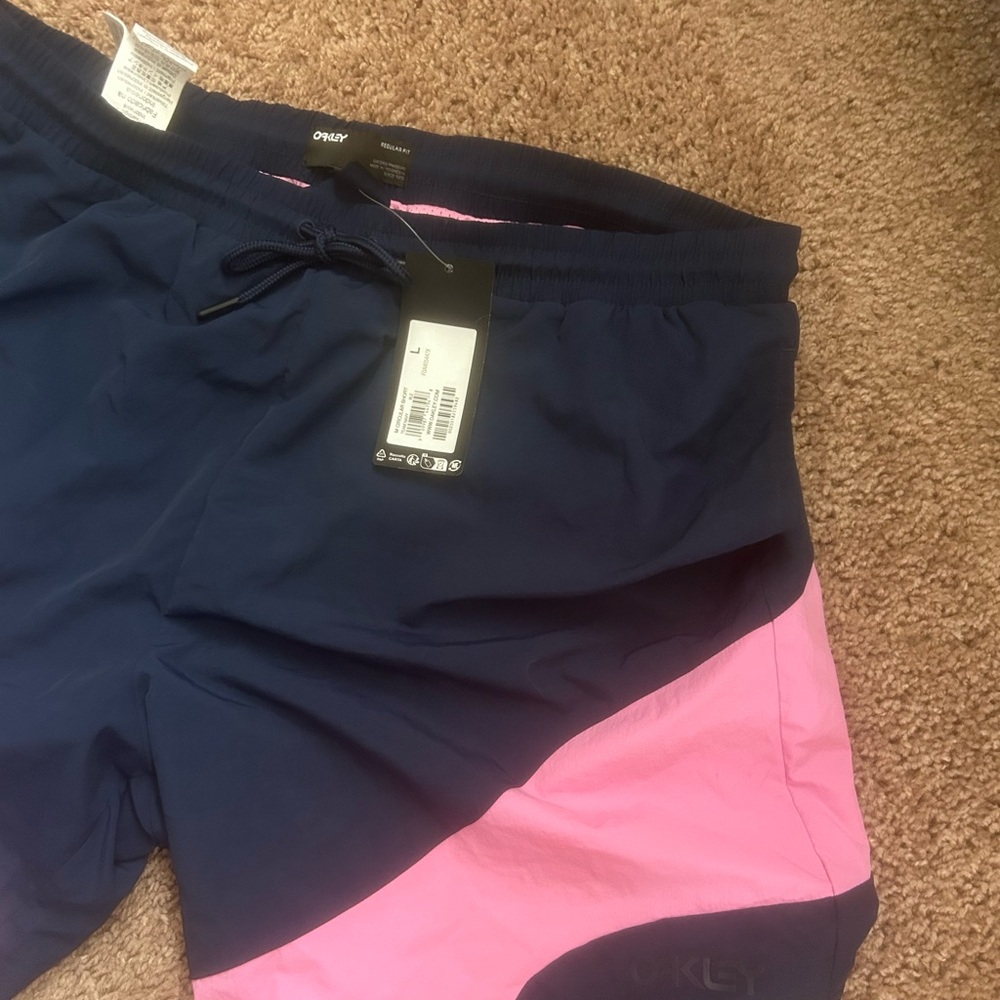 NWT Oakley Men’s Athletic Shorts in Navy and Pink